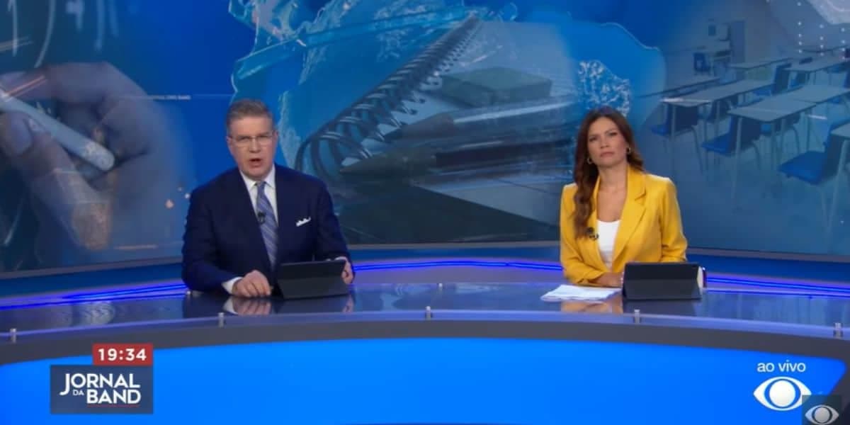 Eduardo Oinegue e Thais Dias no comando do Jornal da Band (Reprodução: Band)