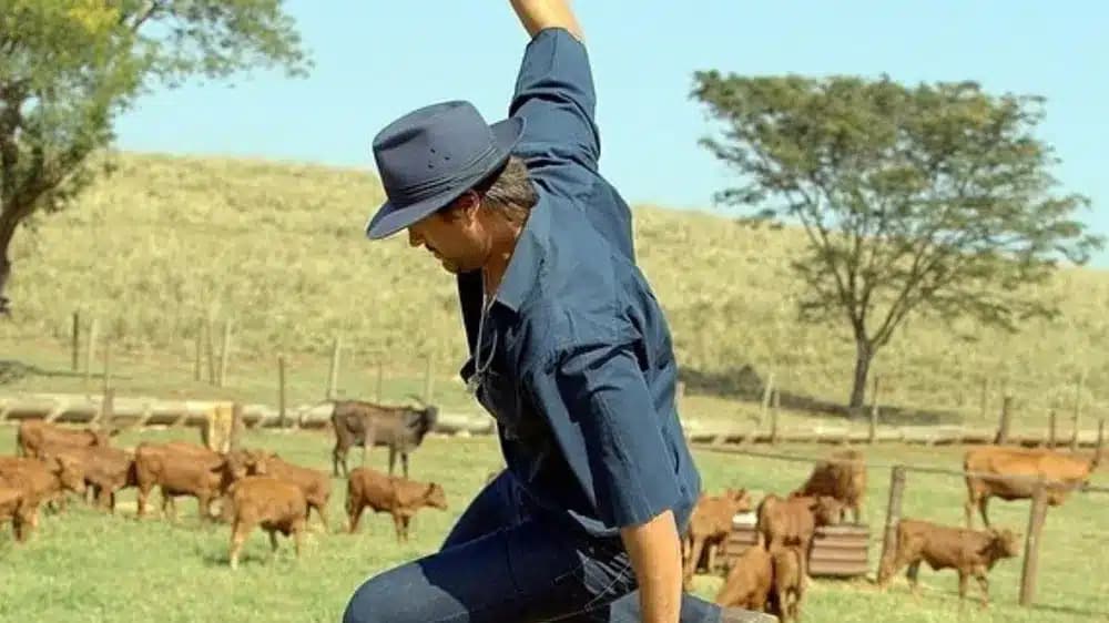 Leo Chaves em sua fazenda localizada em Uberlândia, Minas Gerais (Foto: Reprodução/ Internet)