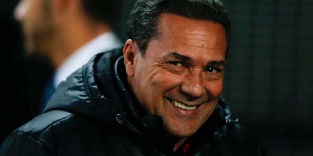 Retorno TRIUNFAL de Luxemburgo ao futebol: Gigante da Libertadores se arma para ter técnico em 2024
