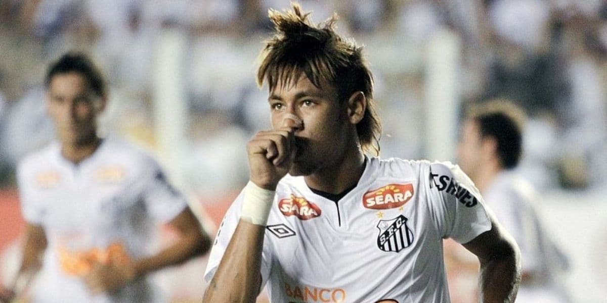 Neymar começou sua brilhante carreira no Santos (Reprodução: Internet)