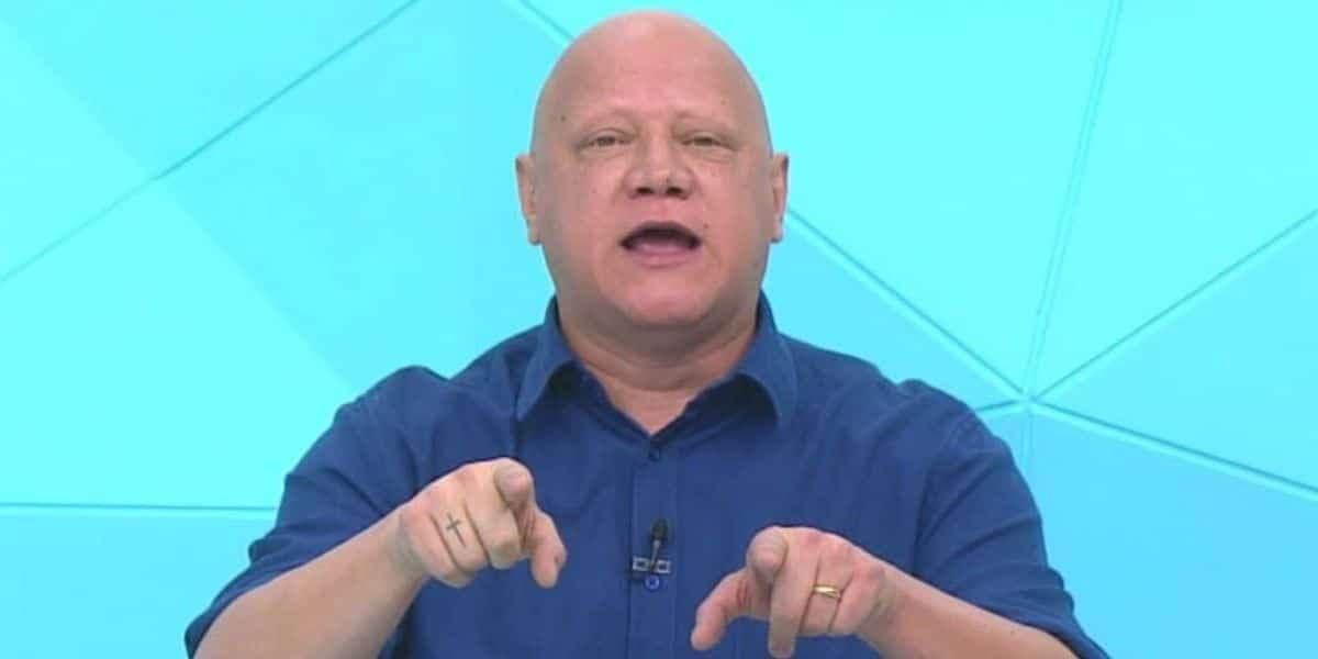 Ronaldo Giovanelli também está de férias (Reprodução: Band)