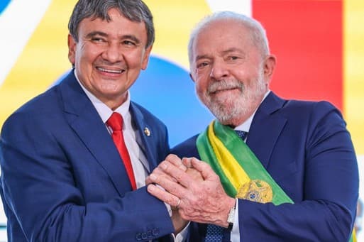 http://tvfoco.uai.com.br/wp-content/uploads/2015/05/Daniela-Mercury.jpg