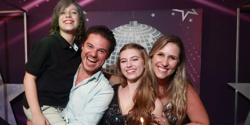 Famosos prestigiam festa de Lorena Queiroz