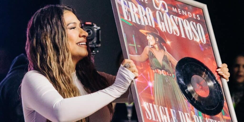 Simone Mendes conquista disco de platina em Portugal