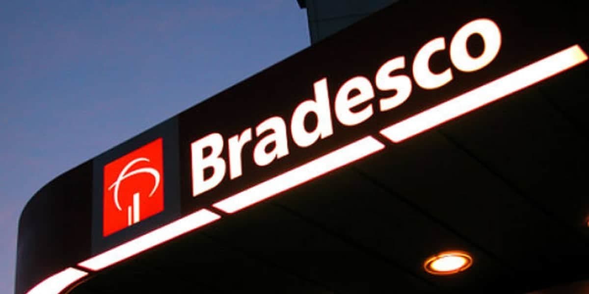 Fachada de uma agência Bradesco (Foto: Reprodução, Folha PE)