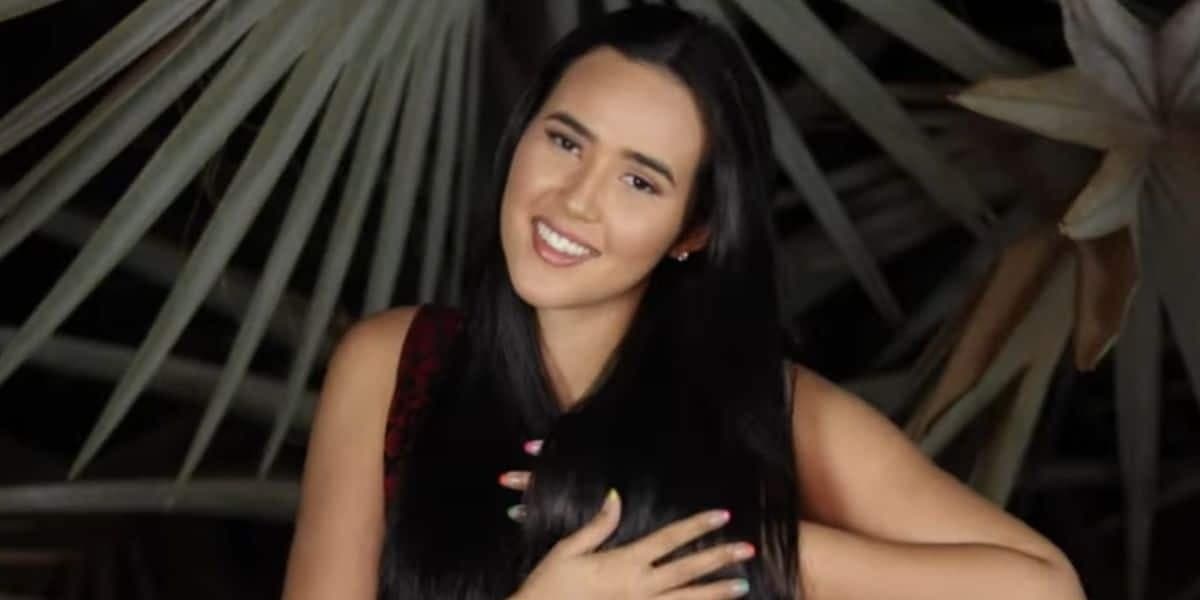Kalliandra Dutra mostrou o resultado após aplicar a receita (Reprodução: Youtube)