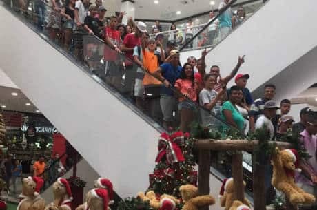 http://tvfoco.uai.com.br/wp-content/uploads/2015/05/Daniela-Mercury.jpg