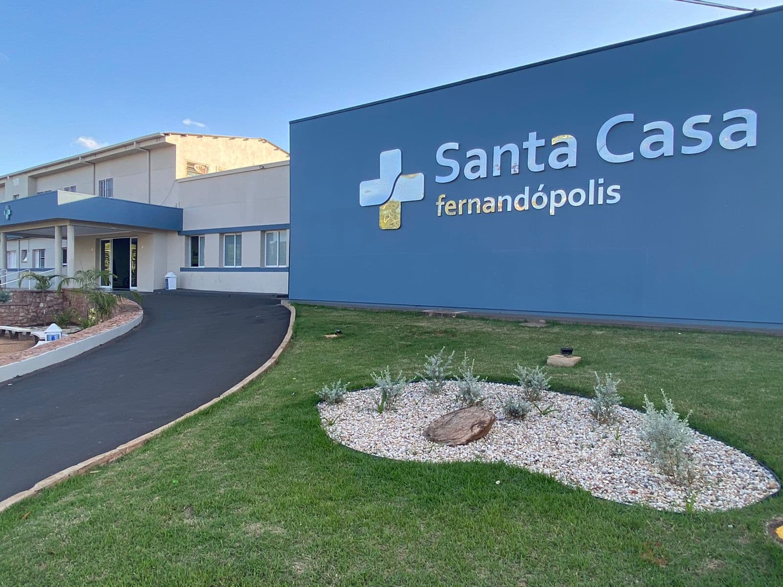 Santa Casa de Fernandópolis é o hospital que briga contra a falência (Foto: Reprodução/ Internet) Santa Casa de Fernandópolis é o hospital que briga contra a falência (Foto: Reprodução/ Internet)