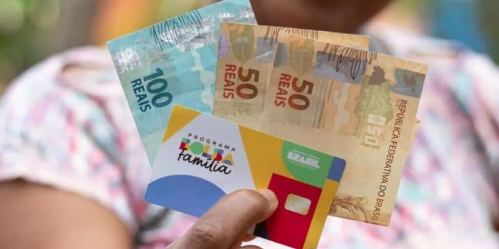 Decreto de Lula, R$1200 na conta e antecipação: Bolsa Família crava 3 presentões para lista de CPFs em 2024