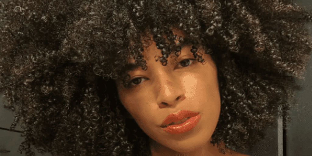 Perfeitos às que estão em transição capilar: 5 cuidados INFALÍVEIS para valorizar ainda mais o cabelo crespo