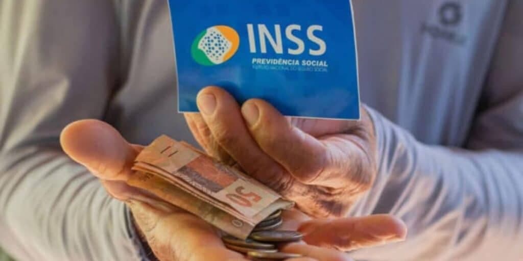 Maior vitória do ano já em fevereiro: Aposentados do INSS podem receber salário em dobro com 1 único requisito