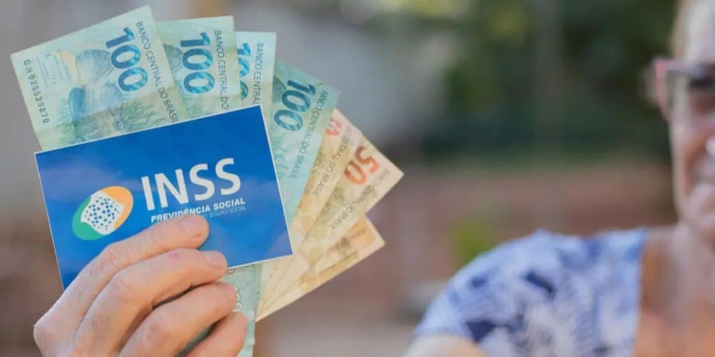 Aposentados do INSS soltando fogos: Grana extra confirmada e você precisa fazer isso para receber
