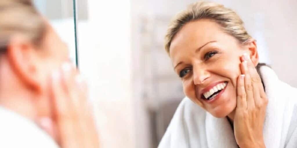 Rejuvenesce de dentro pra fora: Suco com 3 ingredientes faz você ter pele de porcelana e 30 anos a menos