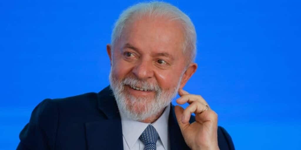 Assinada por Lula: Nova lei das escolas está aprovada já para a volta as aulas e atinge em cheio pais e mães
