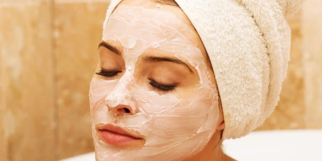 Harmonização facial caseira: A misturinha que Sandy passa no rosto que te deixará com rostinho de 30