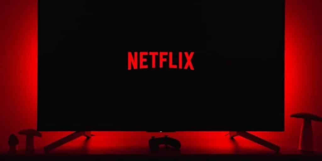 Fim de serviço aclamado e sinal desligado em 100 modelos de TV: 2 terrores da Netflix chegam no Brasil