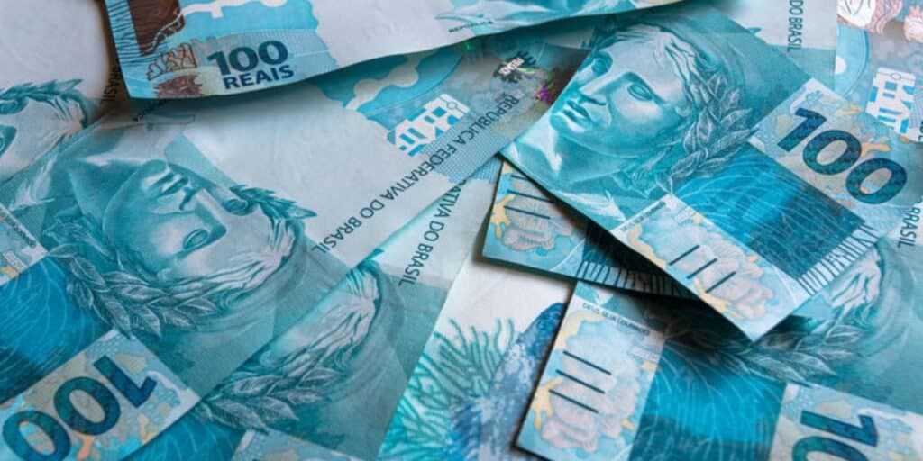 CLTs estão em festa: Nova lei chega com salário mínimo de mais de R$ 1,5 mil em vigor à lista de trabalhadores