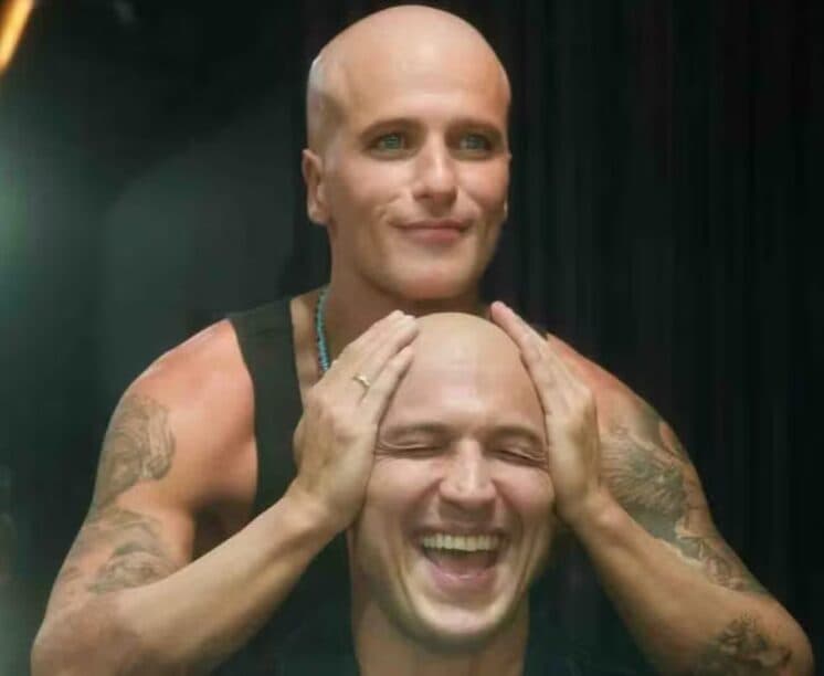 Cabelo raspado e com 14kg a menos: Bruno Gagliasso e Romulo Estrela passam por transformação absurda em 'Por Um Fio'