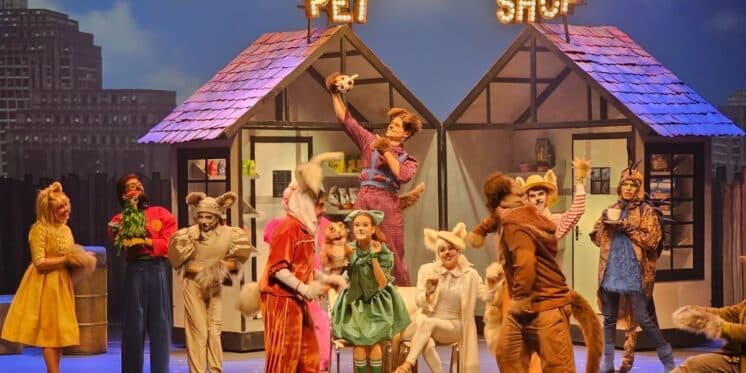 Anaiza canta e encanta no musical 'PetShop O Musicão'