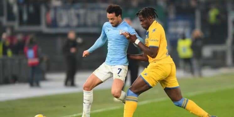 Felipe Anderson, em ação pela Lazio contra o Frosinone, seu 300º jogo no clube — Foto: Silvia Lore/Getty Images Felipe Anderson, em ação pela Lazio contra o Frosinone, seu 300º jogo no clube — Foto: Silvia Lore/Getty Images