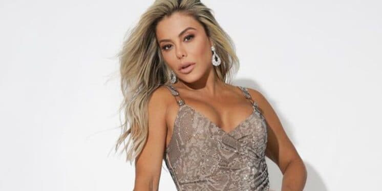 Fio-dental, parte gigante explodindo e perna aberta: Mulher de Leonardo, aos 47, é a mais sexy e fotos provam