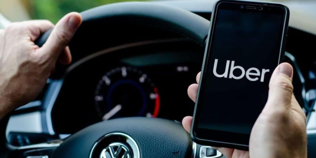 Viagens de graça, pagamento extra aos motoristas e novo serviço mais aguardado: As 3 viradas da Uber no Brasil