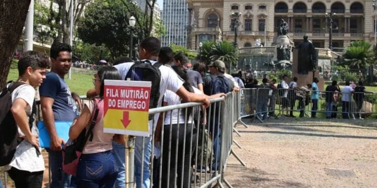 Seguro-Desemprego e mais: Pessoas acima de 59 anos que não trabalham garantem 3 presentões do governo em 2024