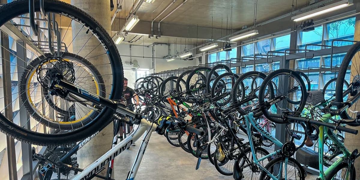 Os bicicletários deixaram de existir nas estações de São Paulo (Reprodução: Internet)