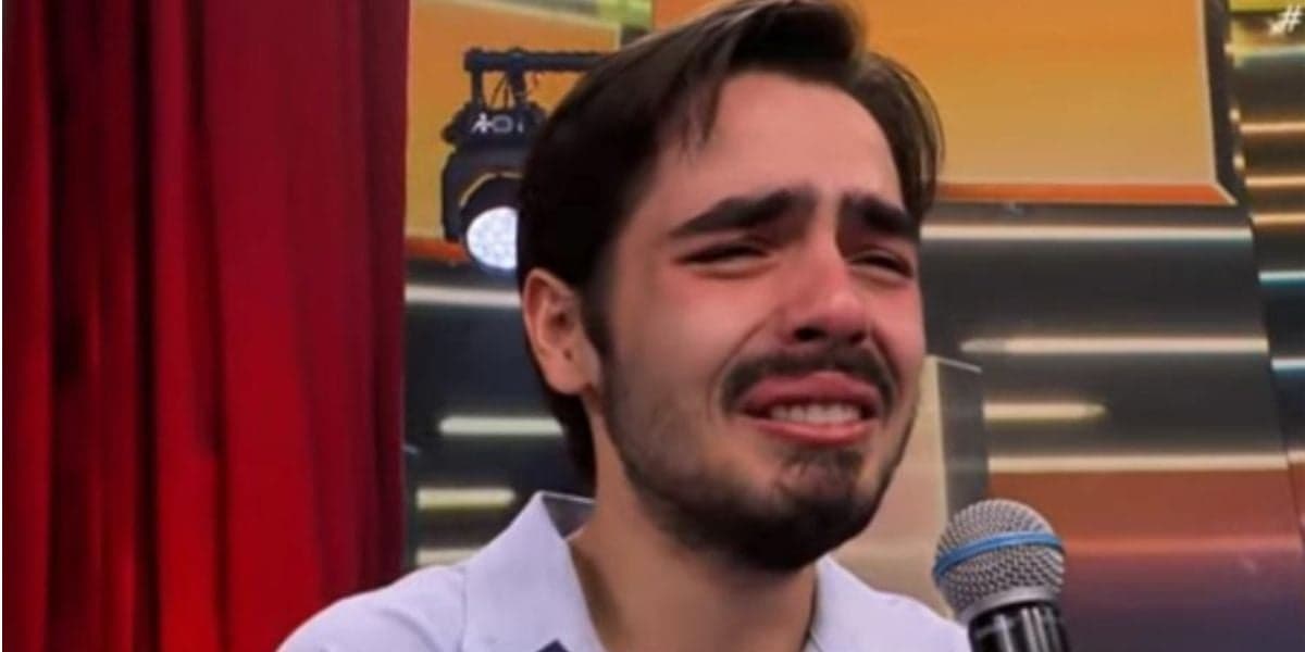 João Guilherme chorou com o relato do ex-aluno de Anne Lottermann (Reprodução: Band)