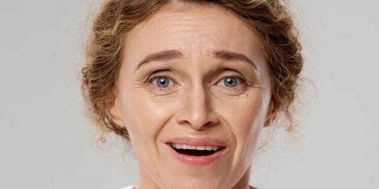 Senhoras de 70 de volta aos 30: Misturinha com 2 ingredientes e melhor que botox, dá fim às rugas em 5 minutos