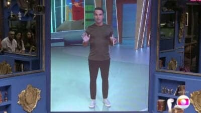 Tadeu Schmidt dá recado aos brothers no BBB24 (Foto: Reprodução / Globo) 