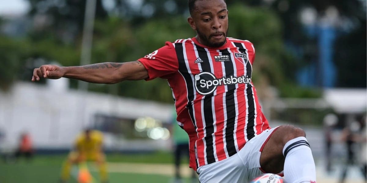Welington é alvo do Grêmio e Internacional - (Foto: Reprodução / Internet) Welington é alvo do Grêmio e Internacional - (Foto: Reprodução / Internet)