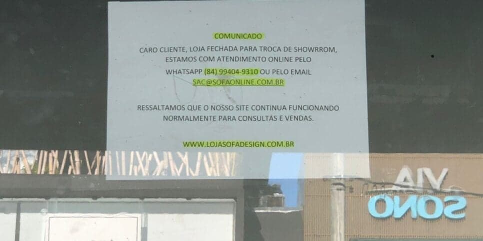 Comunicado deixado na porta pela empresa (Reprodução: Internet)