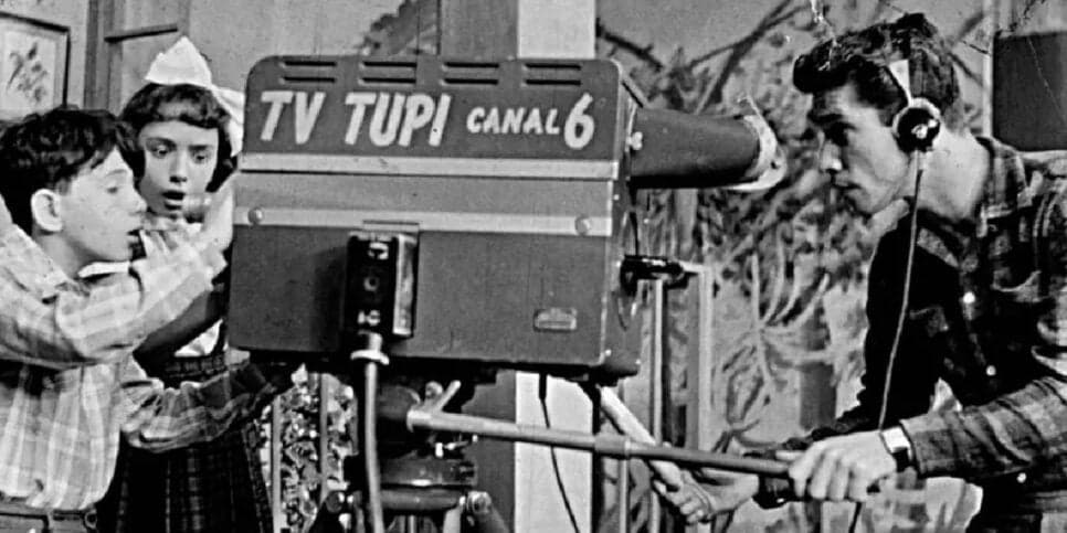 http://tvfoco.uai.com.br/wp-content/uploads/2015/05/Daniela-Mercury.jpg