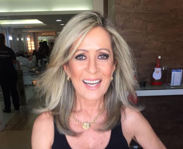 http://tvfoco.uai.com.br/wp-content/uploads/2015/05/Daniela-Mercury.jpg