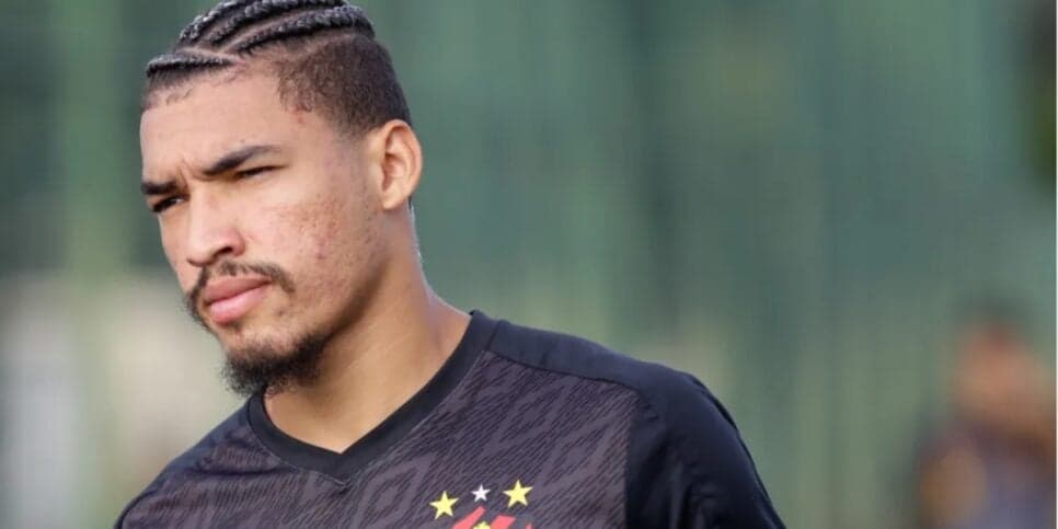 Rasteira em Mano Menezes no Grêmio: Santos libera PIX para assinar com Adryelson