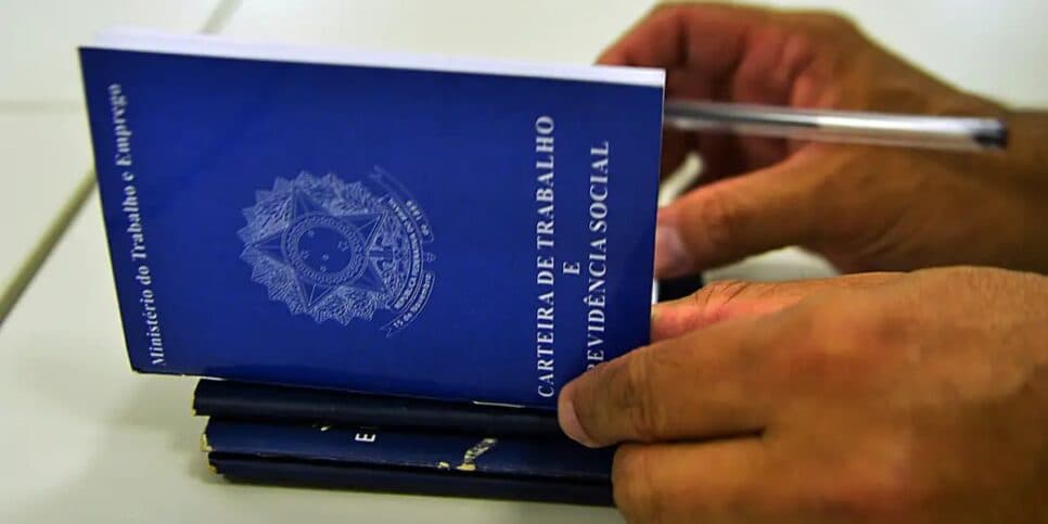 Corre, dinheiro extra: 11 benefícios garantidos aos trabalhadores CLT para dar fim às dívidas