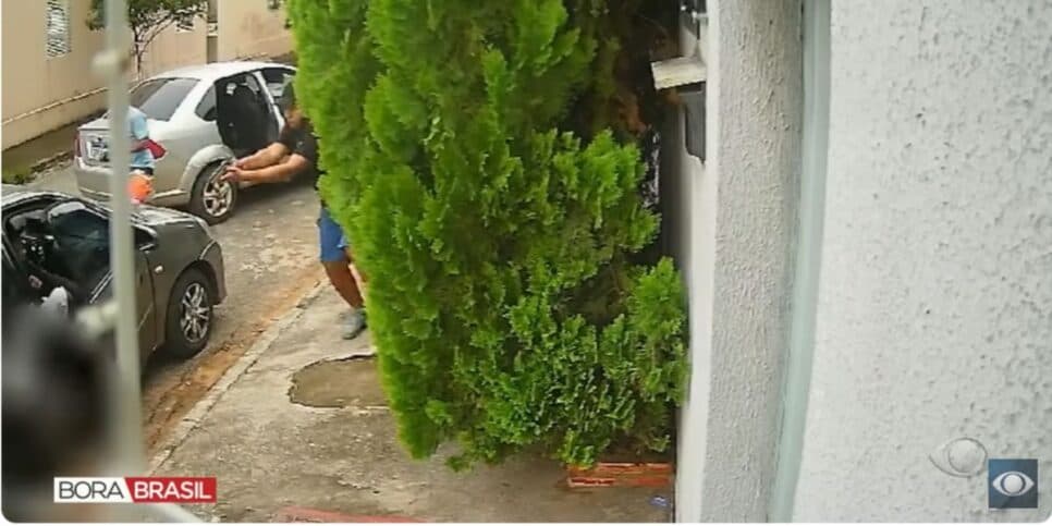 Outro ângulo do momento do crime (Reprodução: Band)