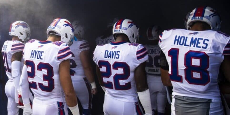 O jogador se aposentou durante uma partida da NFL (Reprodução/Foto: Brett Carlsen/Getty Images)