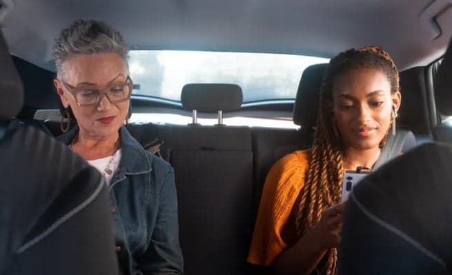 Passageiras no Uber Pool (Foto: Reprodução / Canva)
