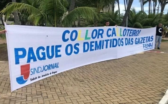 Protesto do Sindicato dos Jornalistas contra Collor na orla de Maceió (Foto: Reprodução / Sindicato dos Jornalistas de Alagoas)