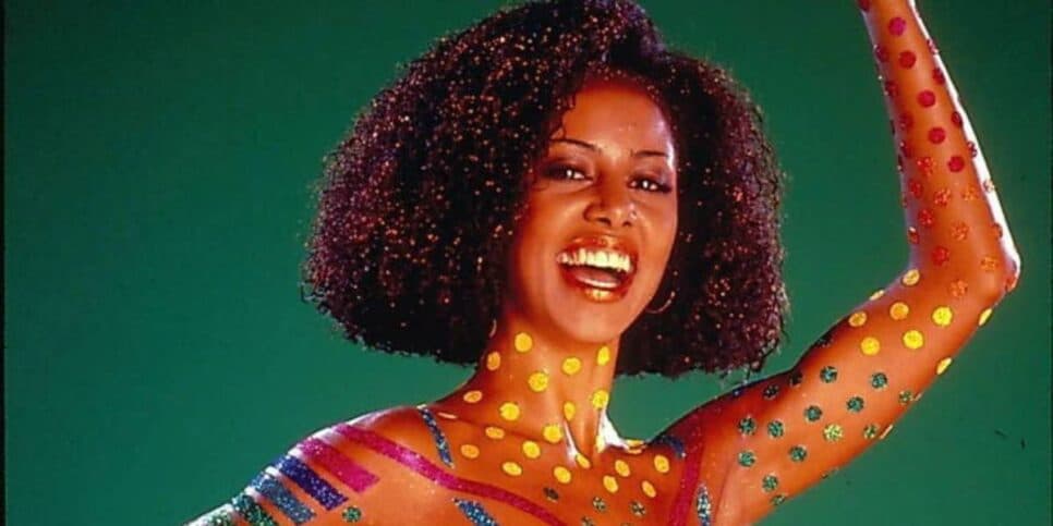Demissão repentina, doença e aparência de chocar: Valéria Valenssa, primeira Globeleza, vive assim aos 52