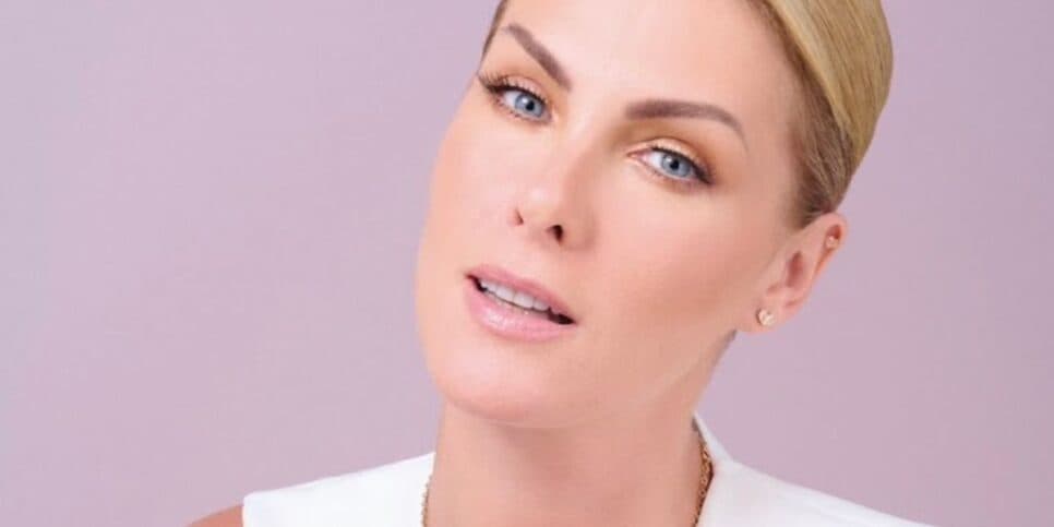 http://tvfoco.uai.com.br/wp-content/uploads/2015/05/Daniela-Mercury.jpg