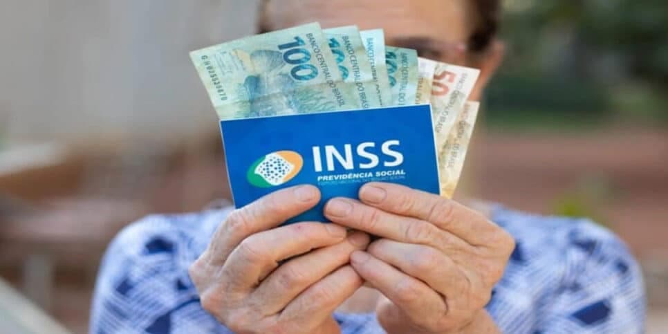 Novo serviço, aposentadoria antecipada e milhões atingidos: Lei do INSS crava 3 vitórias aos idosos 60+