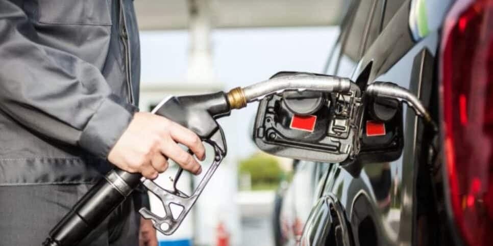 Postos de gasolina não querem que motoristas saibam: 5 segredos para economizar combustível e aliviar seu bolso