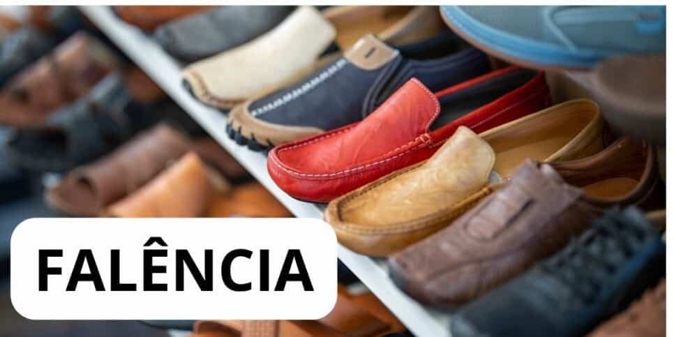 Falência: O fechamento de portas de empresa gigante de calçados com funcionários na rua da amargura