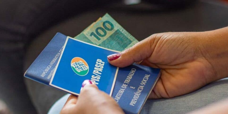 "O valor foi atualizado": Jornal da Globo é paralisado com NOVA LEI do PIS e quanto os CLT's vão receber agora