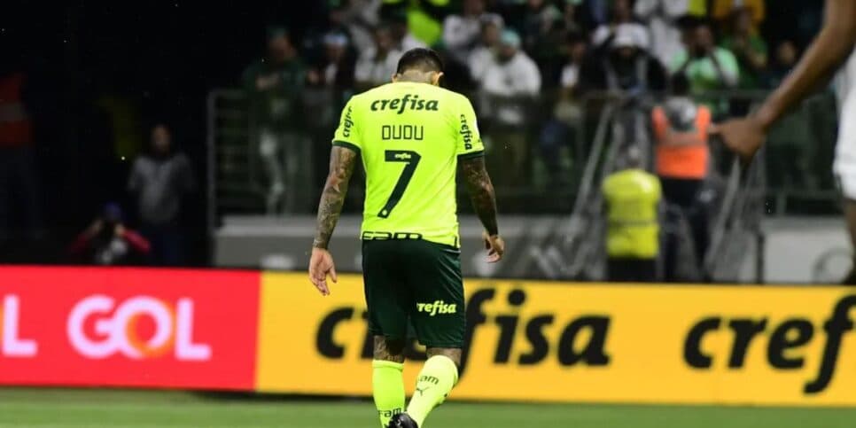 A lesão de Dudu contra o Vasco afasta o atacante dos gramados até os dias de hoje (Reprodução: Marcos Ribolli)