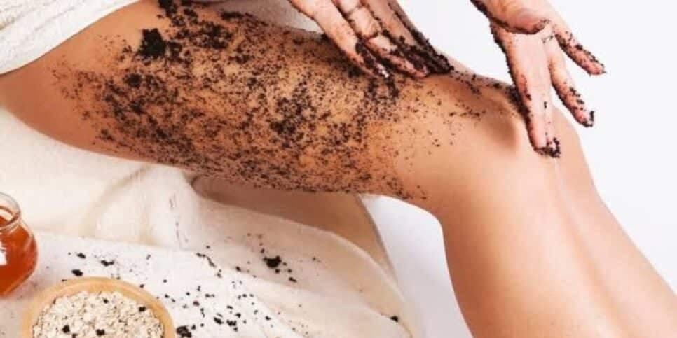 Esfoliante nas pernas para acabar com a flacidez (Reprodução: Internet)