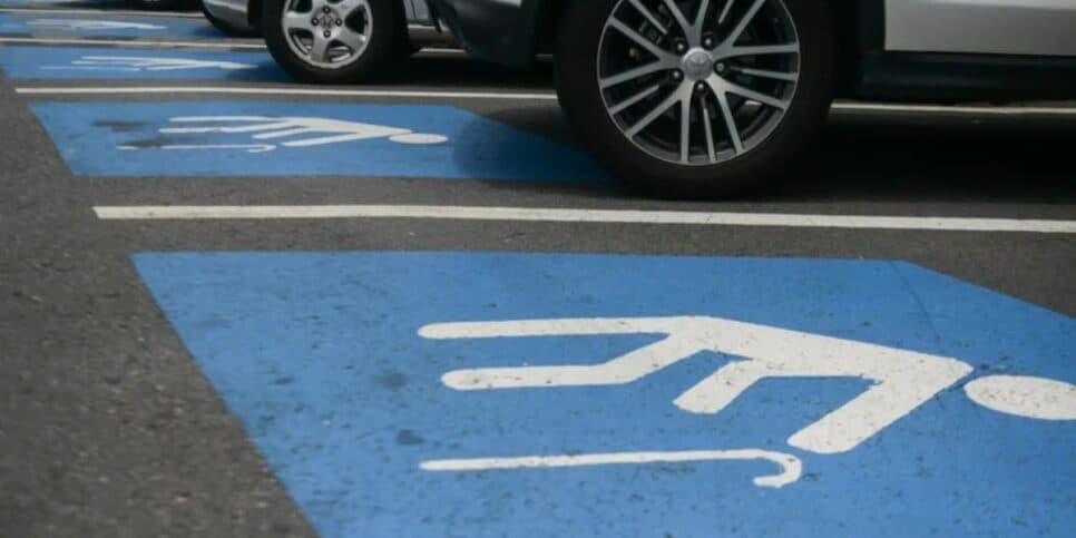 Estacionamento para idosos - (Foto: Reprodução / Internet)